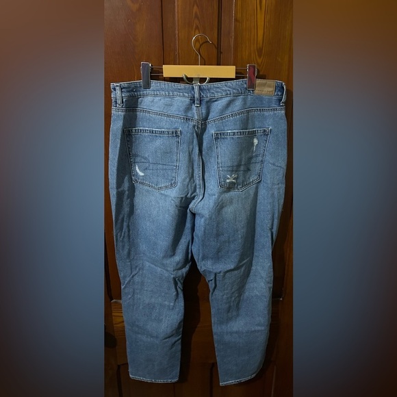 18 - American Eagle Mom Jeans - Picture 4 of 7